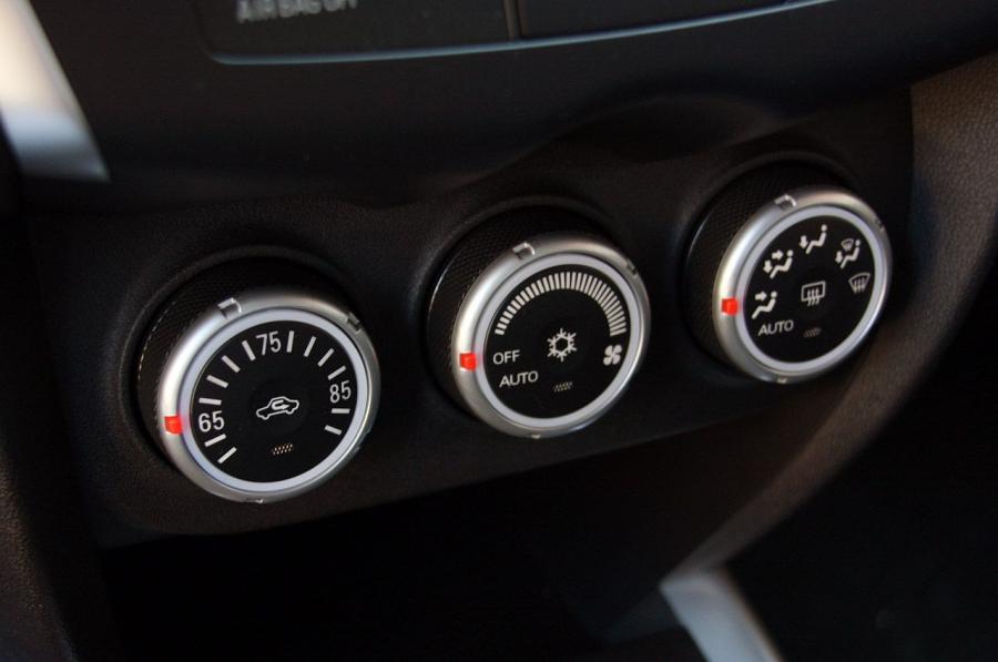  Mitsubishi Outlander Sport 2011 года  (фото 14 из 49)